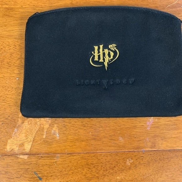 Harry Potter Hogwarts LightWedge soft storage case purse bag 9x7 top zip - Picture 3 of 4